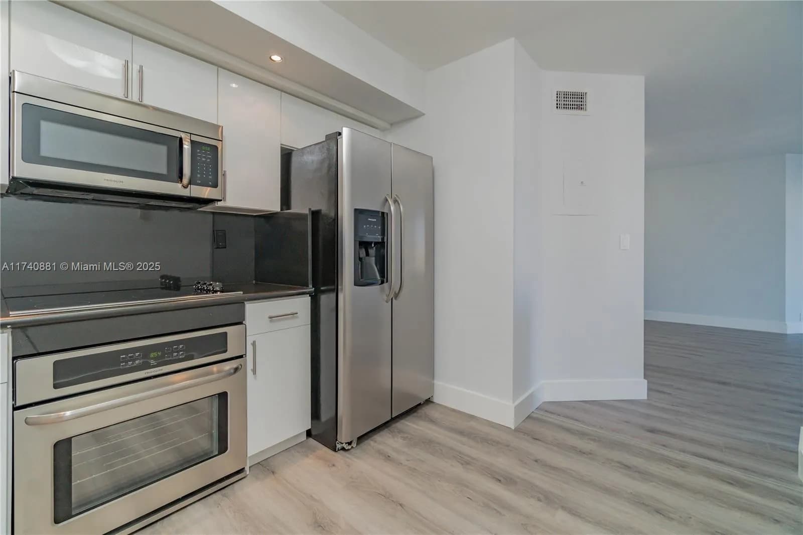 3530 Mystic Pointe Dr # 1513, Aventura FL 33180