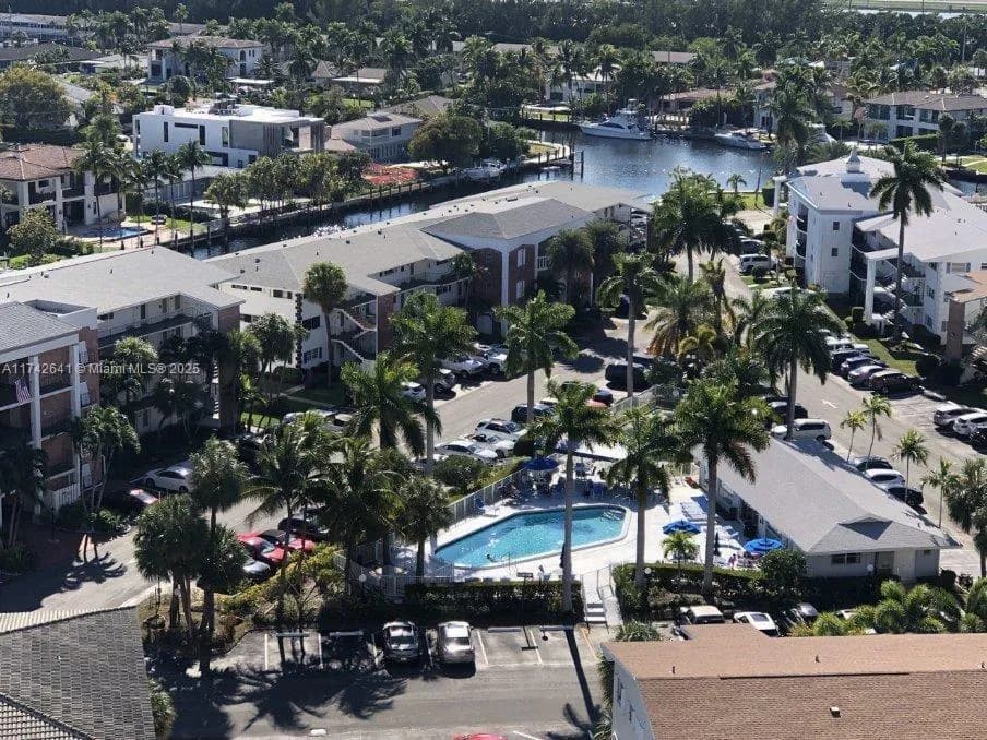 427 Golden Isles Dr # 15J, Hallandale Beach FL 33009