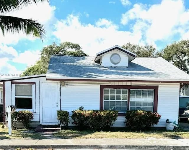 1605 S N St, Lake Worth FL 33460