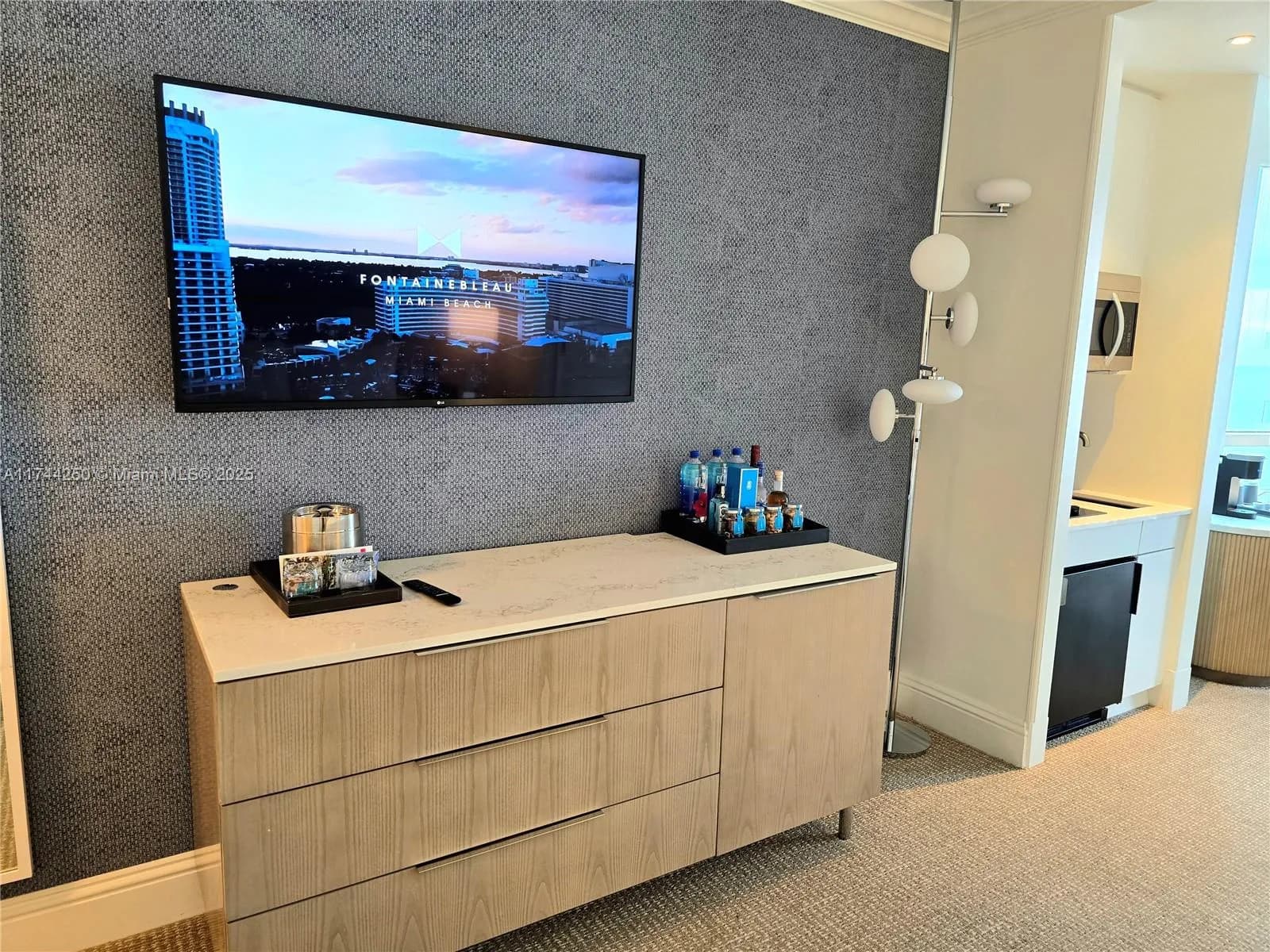 4401 Collins Ave # 1401, Miami Beach FL 33140