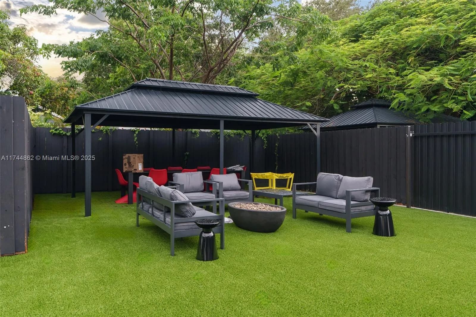 410 NW 52nd St, Miami FL 33127