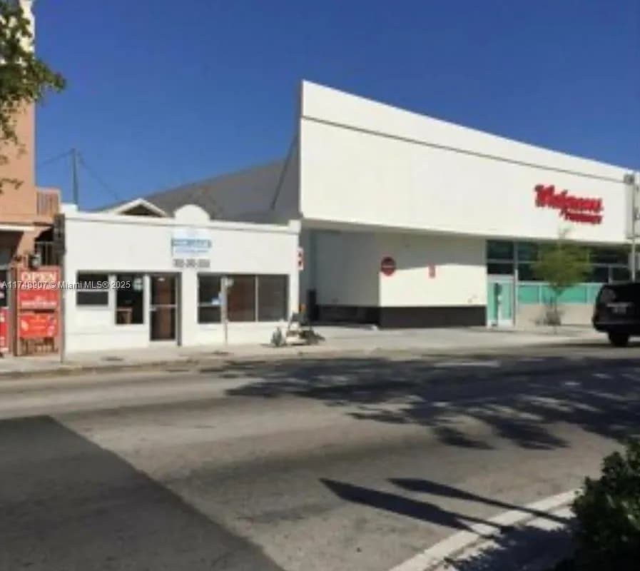 817 SW 8th St, Miami FL 33130