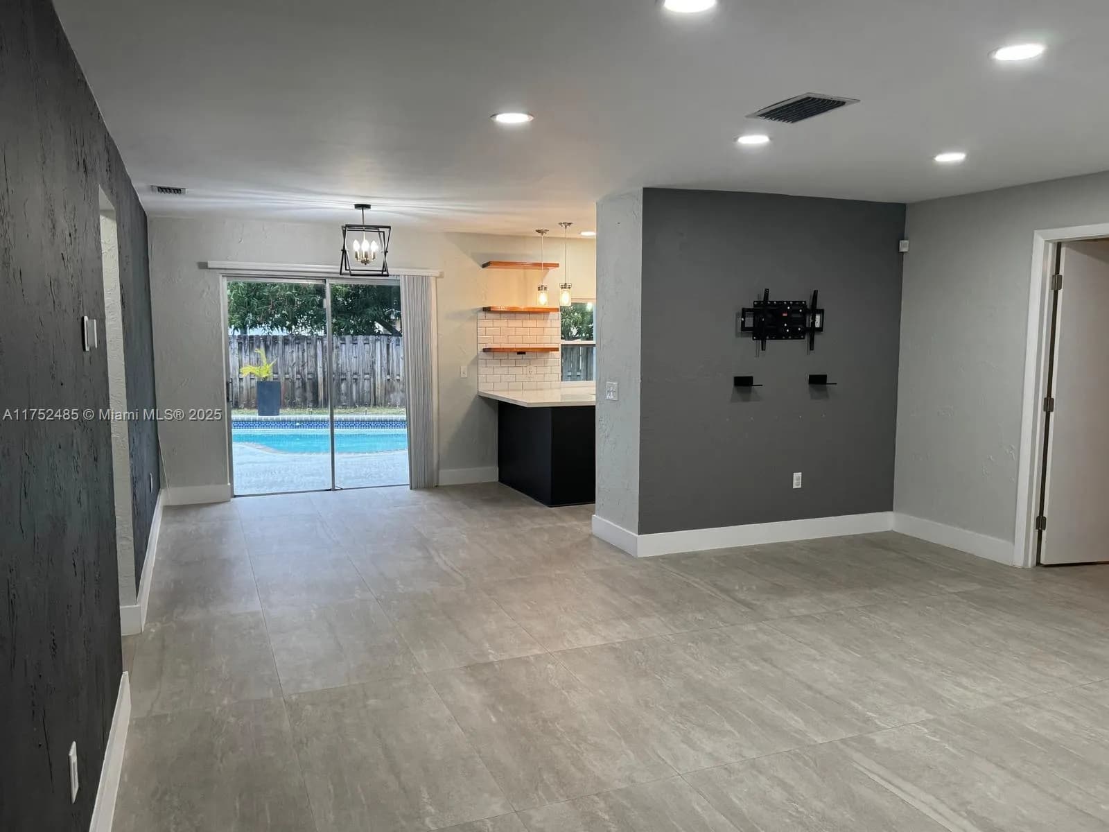 9611 NW 13th St, Pembroke Pines FL 33024