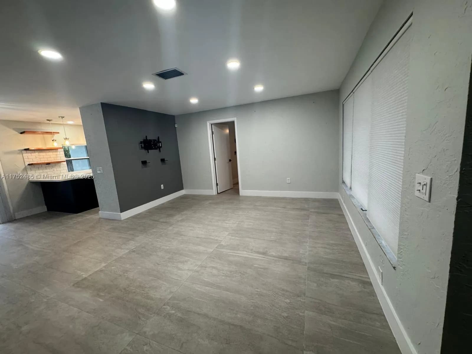 9611 NW 13th St, Pembroke Pines FL 33024