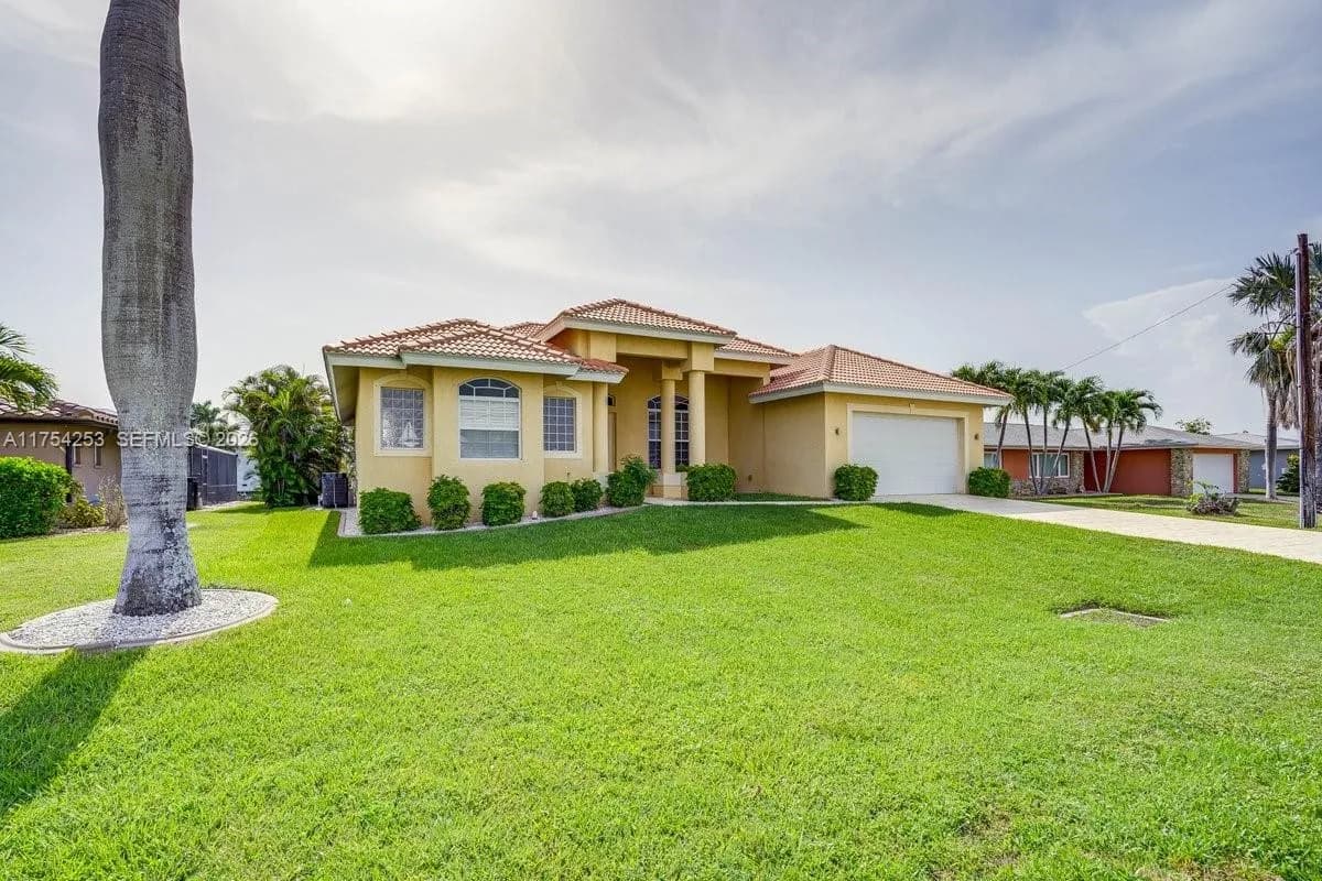 5346 Bayview Ave, Cape Coral FL 33904