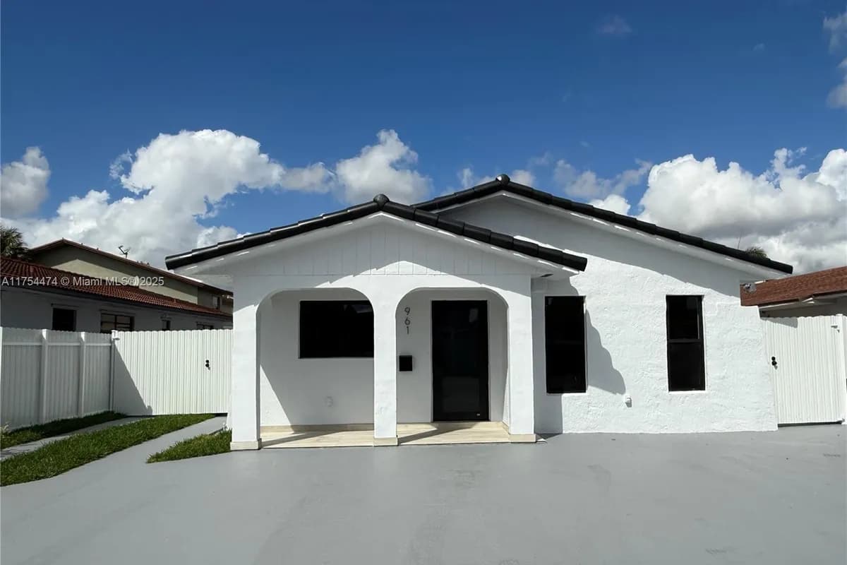 961 W 39th Pl, Hialeah FL 33012