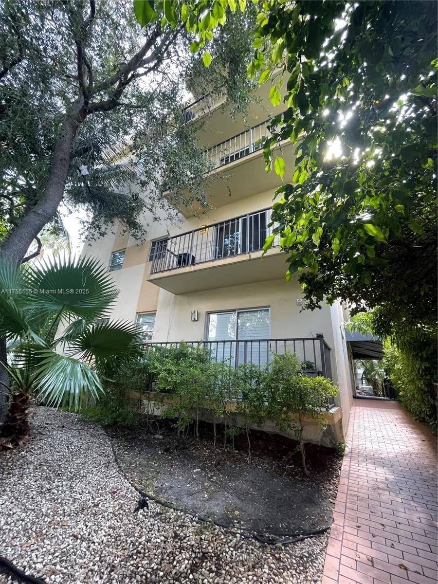 821 Euclid Ave # 403, Miami Beach FL 33139