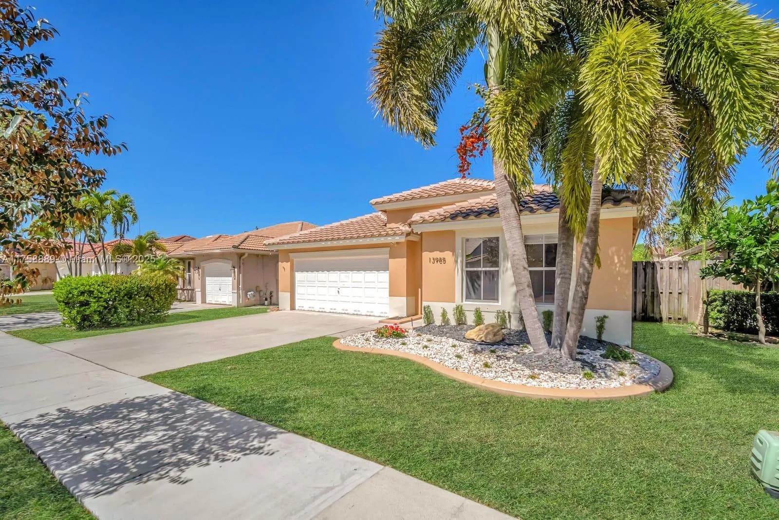 13985 S Cypress Cove Cir, Davie FL 33325