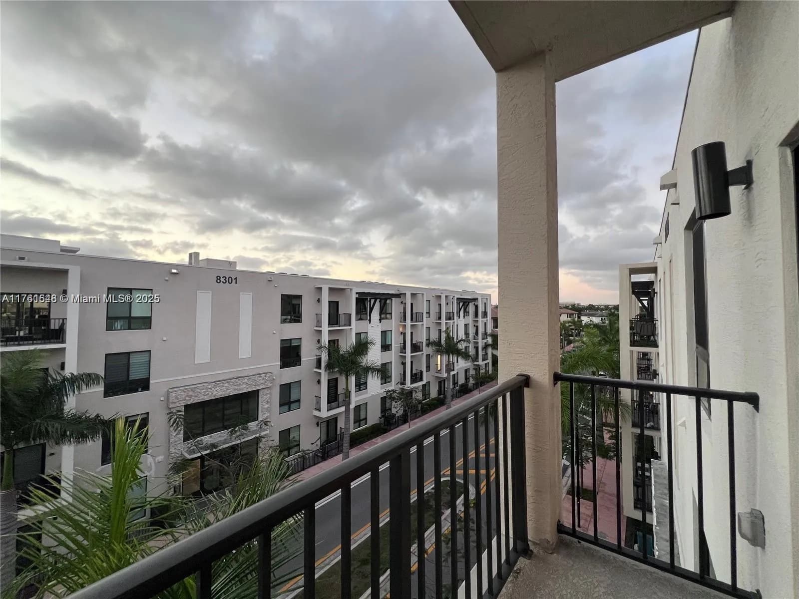 8265 NW 41st St # 405, Doral FL 33166