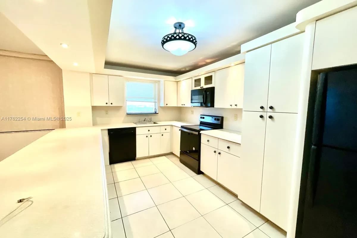 2780 NE 183rd St # 1802, Aventura FL 33160