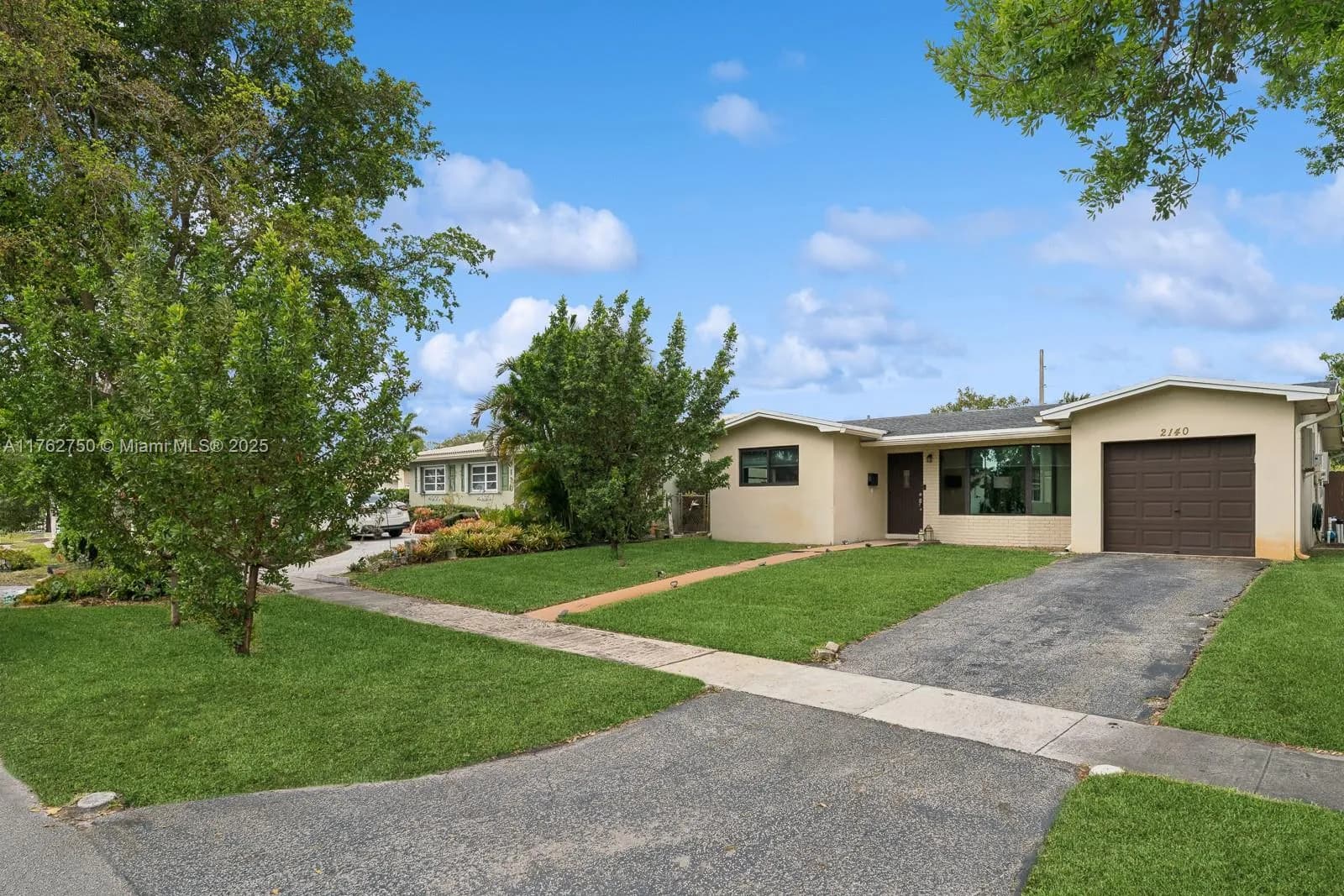 3 bedroom 2 bath for sale at 2140 N 55th Ave, Hollywood FL 33021