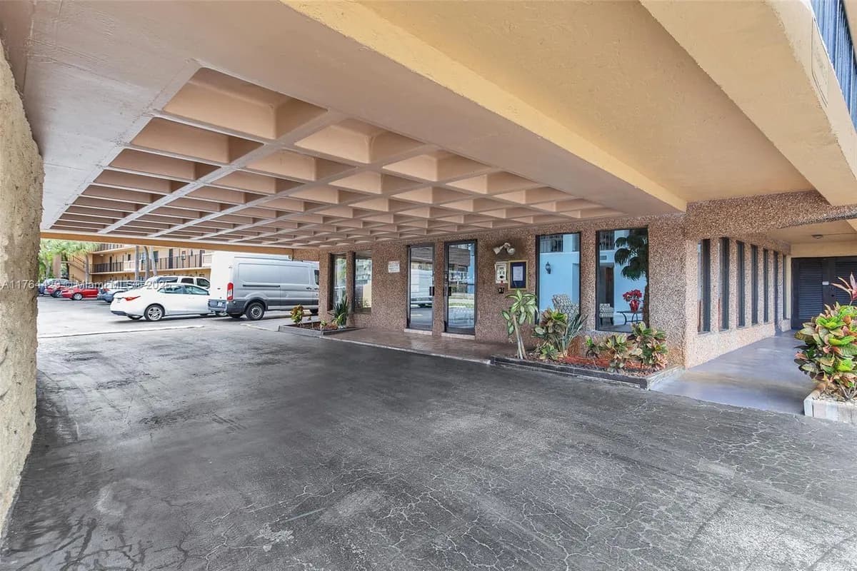 9370 SW 8TH ST # 322, Boca Raton FL 33428