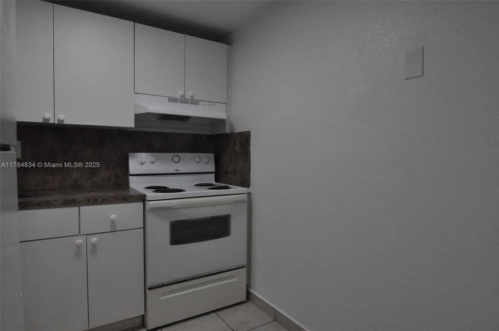 606 W 81st St # 318, Hialeah FL 33014