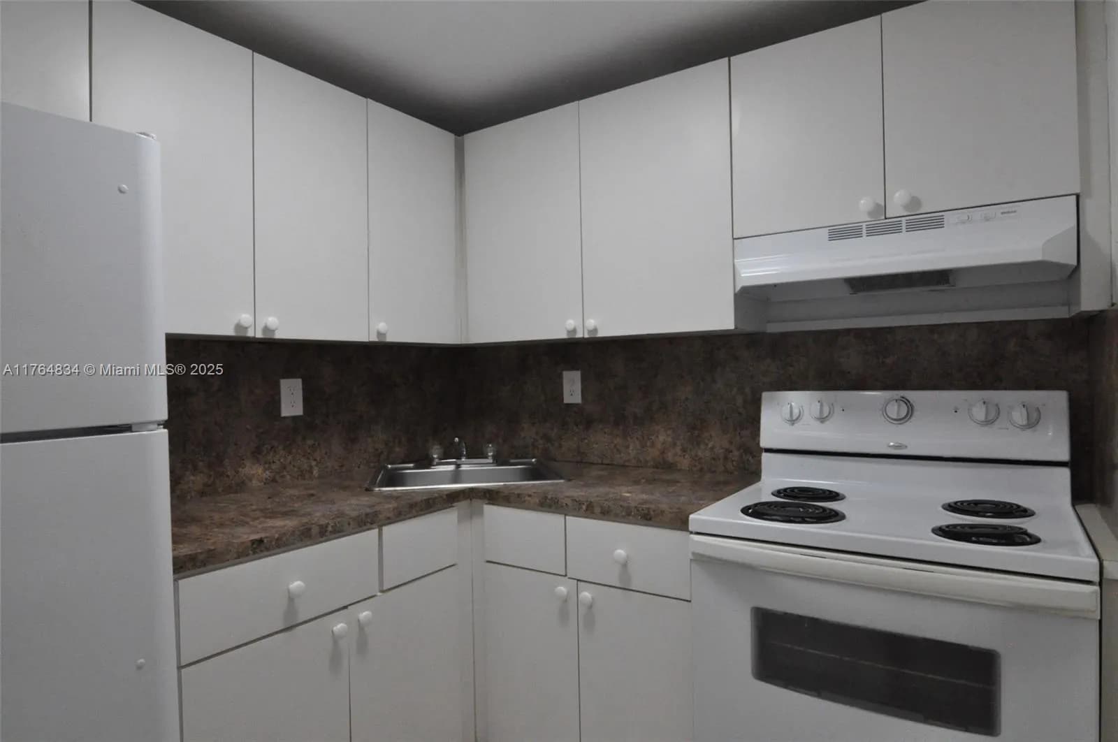 606 W 81st St # 318, Hialeah FL 33014