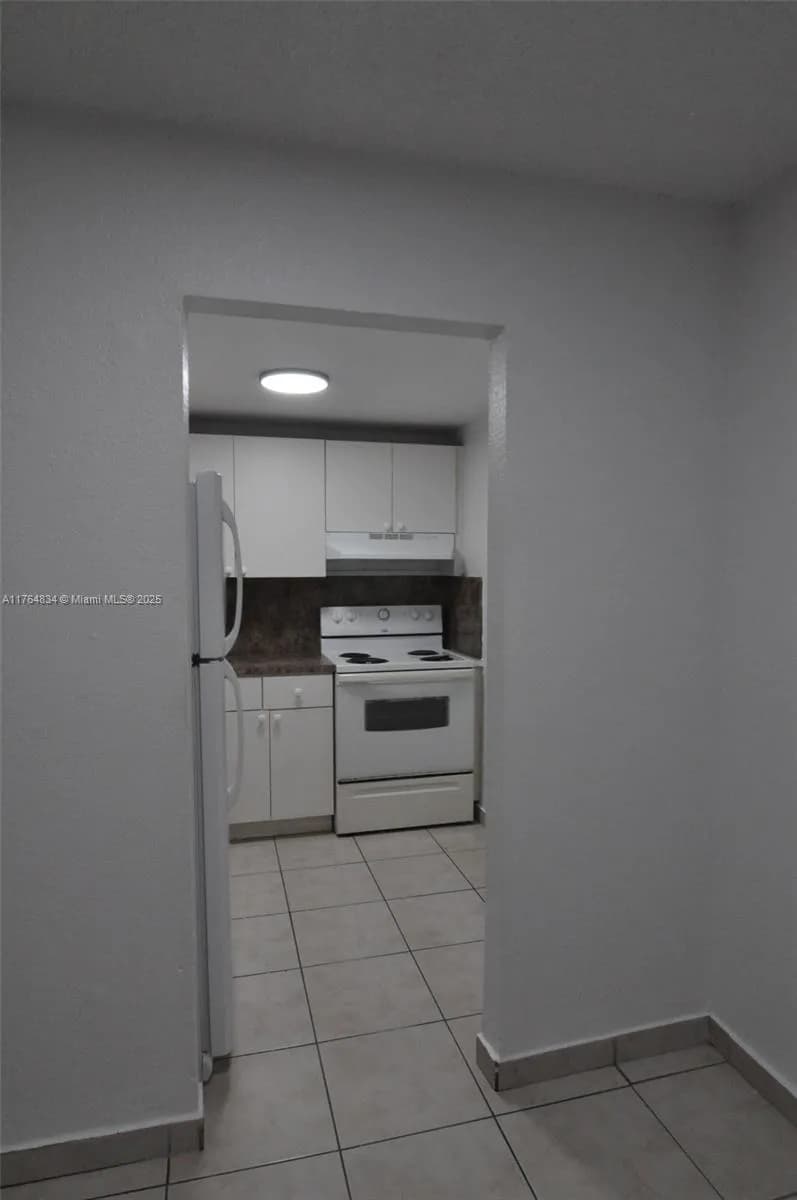 606 W 81st St # 318, Hialeah FL 33014