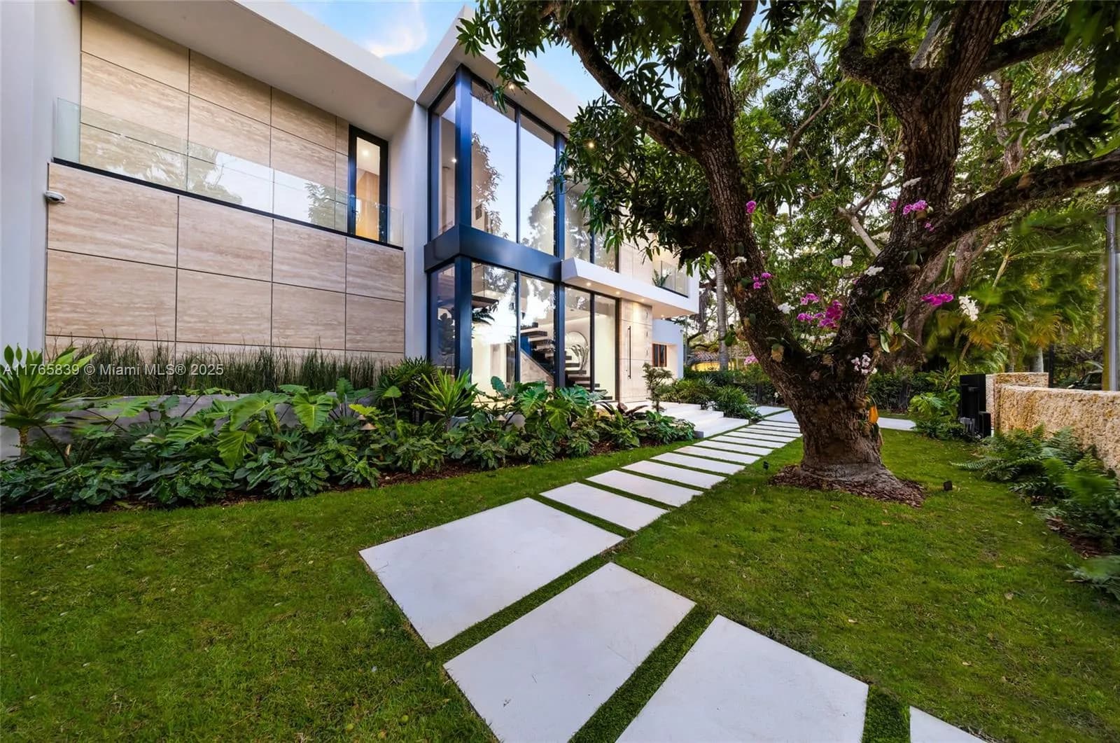 2440 Trapp Ave, Miami FL 33133