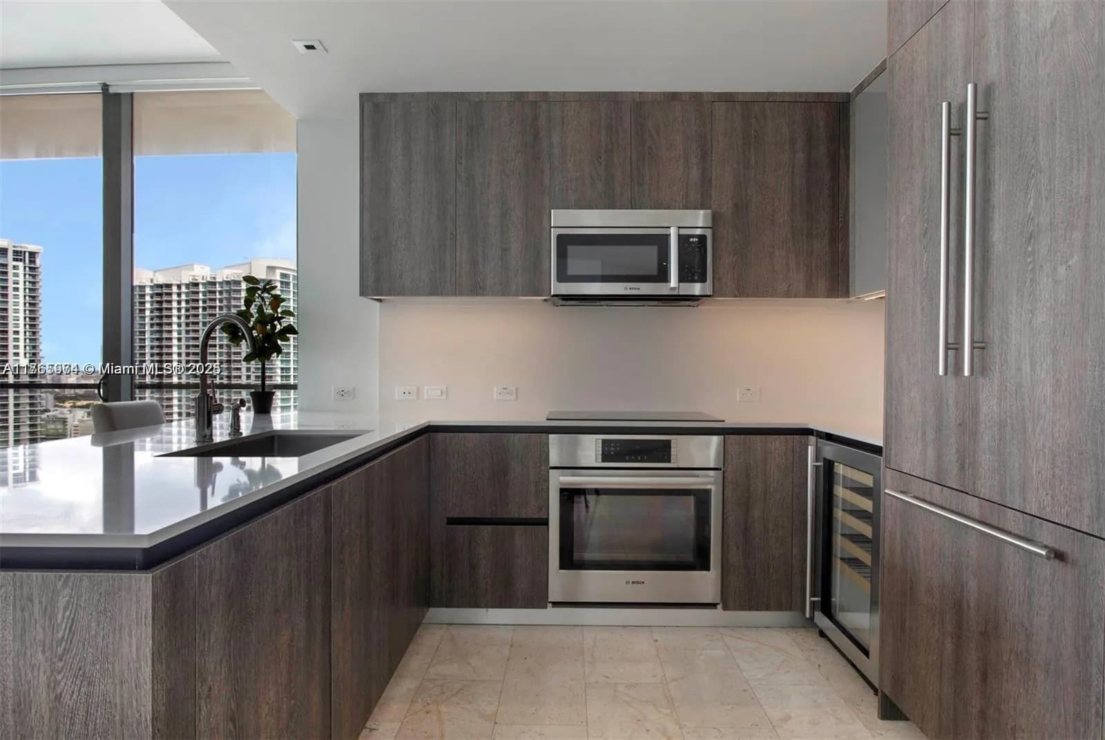 68 SE 6th St # 2412, Miami FL 33131