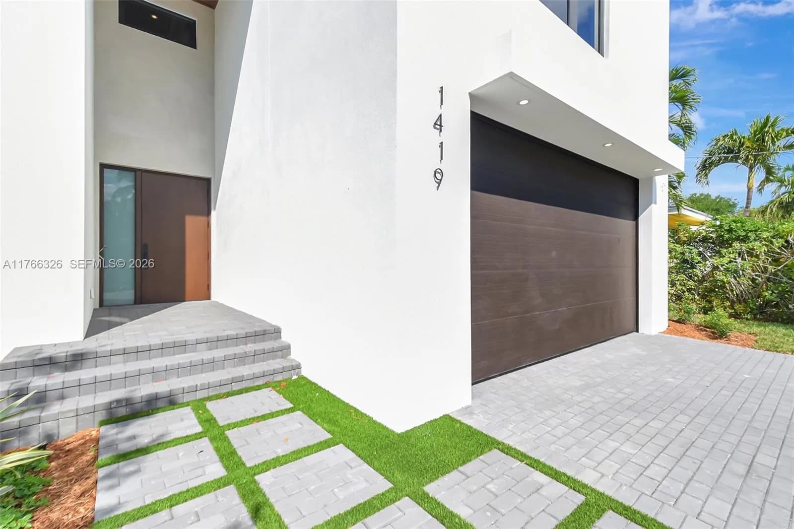 1419 N Lakeside Dr, Lake Worth FL 33460