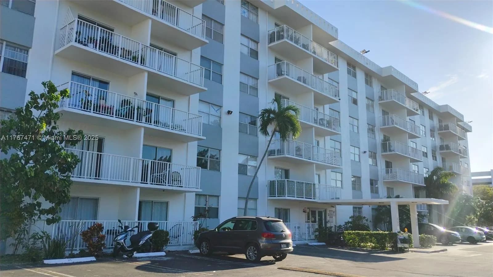 1 bedroom 1 bath for sale at 16465 NE 22nd Ave # 114, North Miami Beach FL 33160