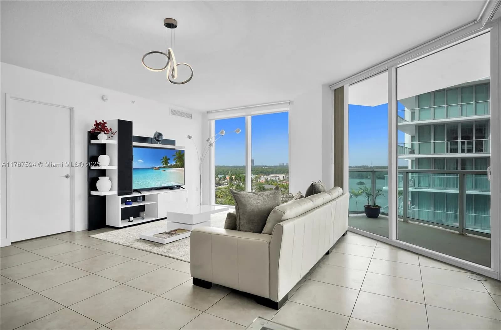 250 Sunny Isles Blvd # 904, Sunny Isles Beach FL 33160