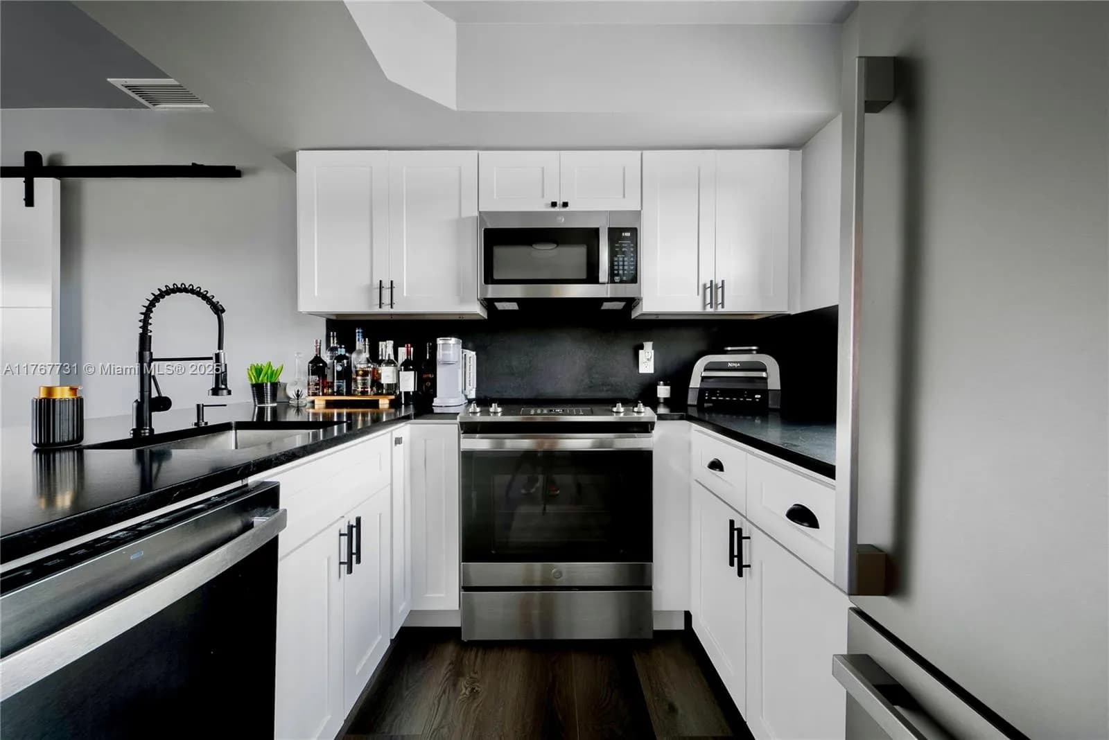 609 NE 13th Ave # 302, Fort Lauderdale FL 33304