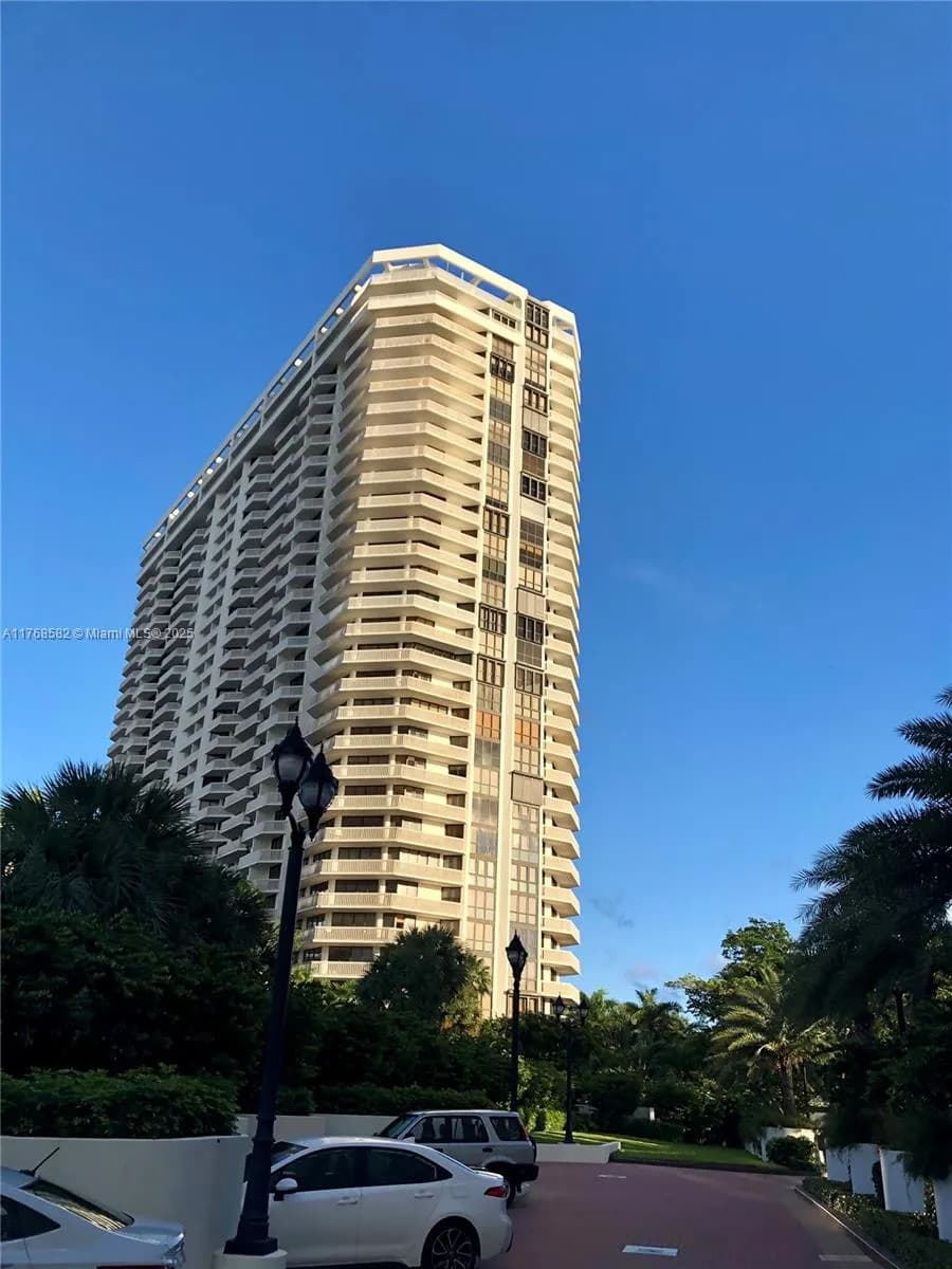 1000 W Island Blvd # 712, Aventura FL 33160