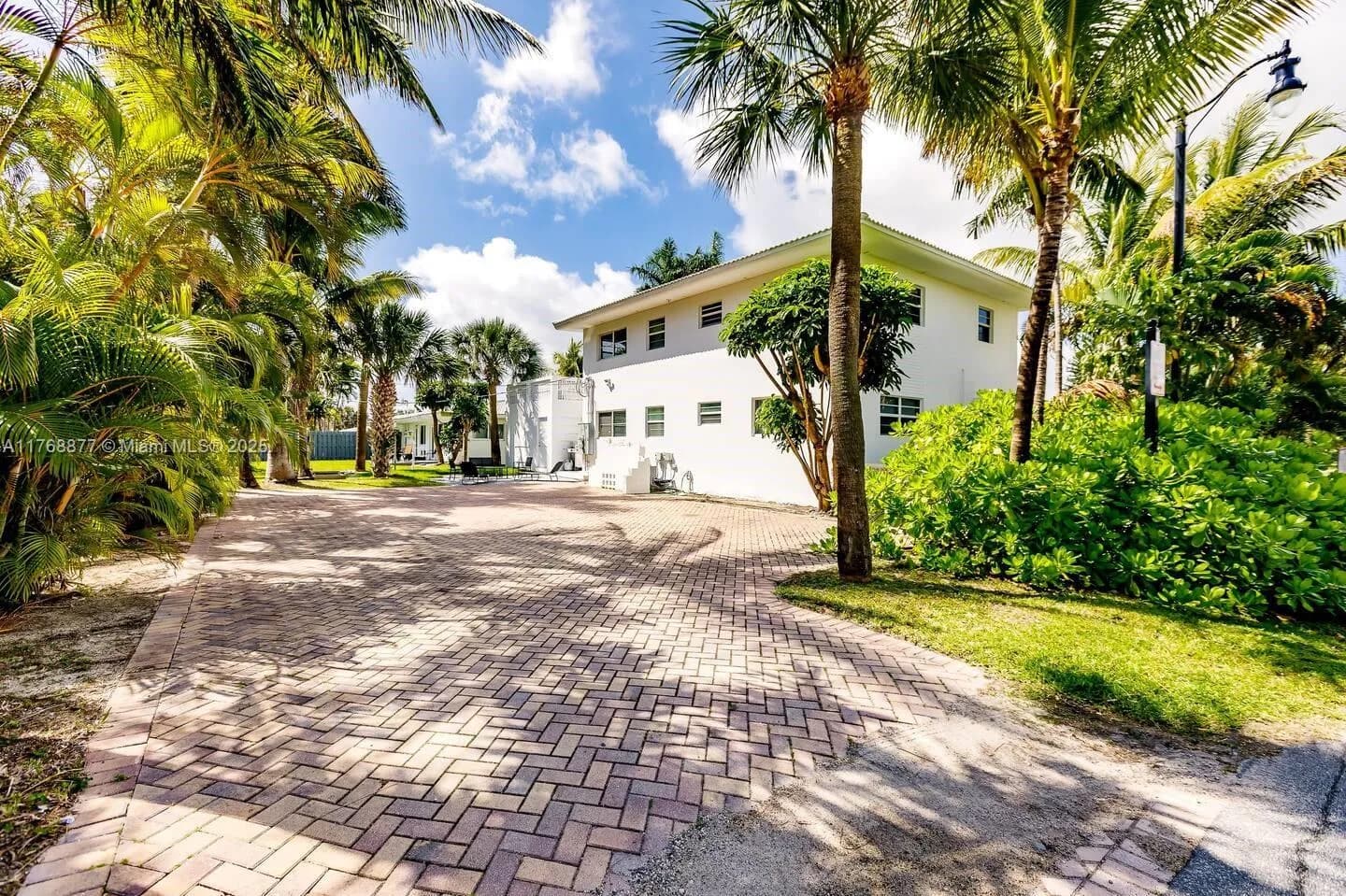 18825 Atlantic Blvd, Sunny Isles Beach FL 33160