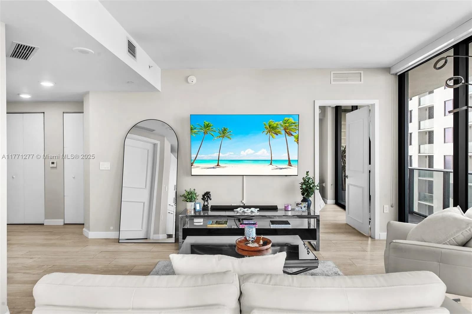 55 SW 9th St # 3601, Miami FL 33130