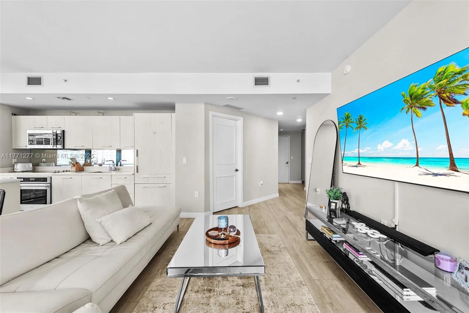 55 SW 9th St # 3601, Miami FL 33130