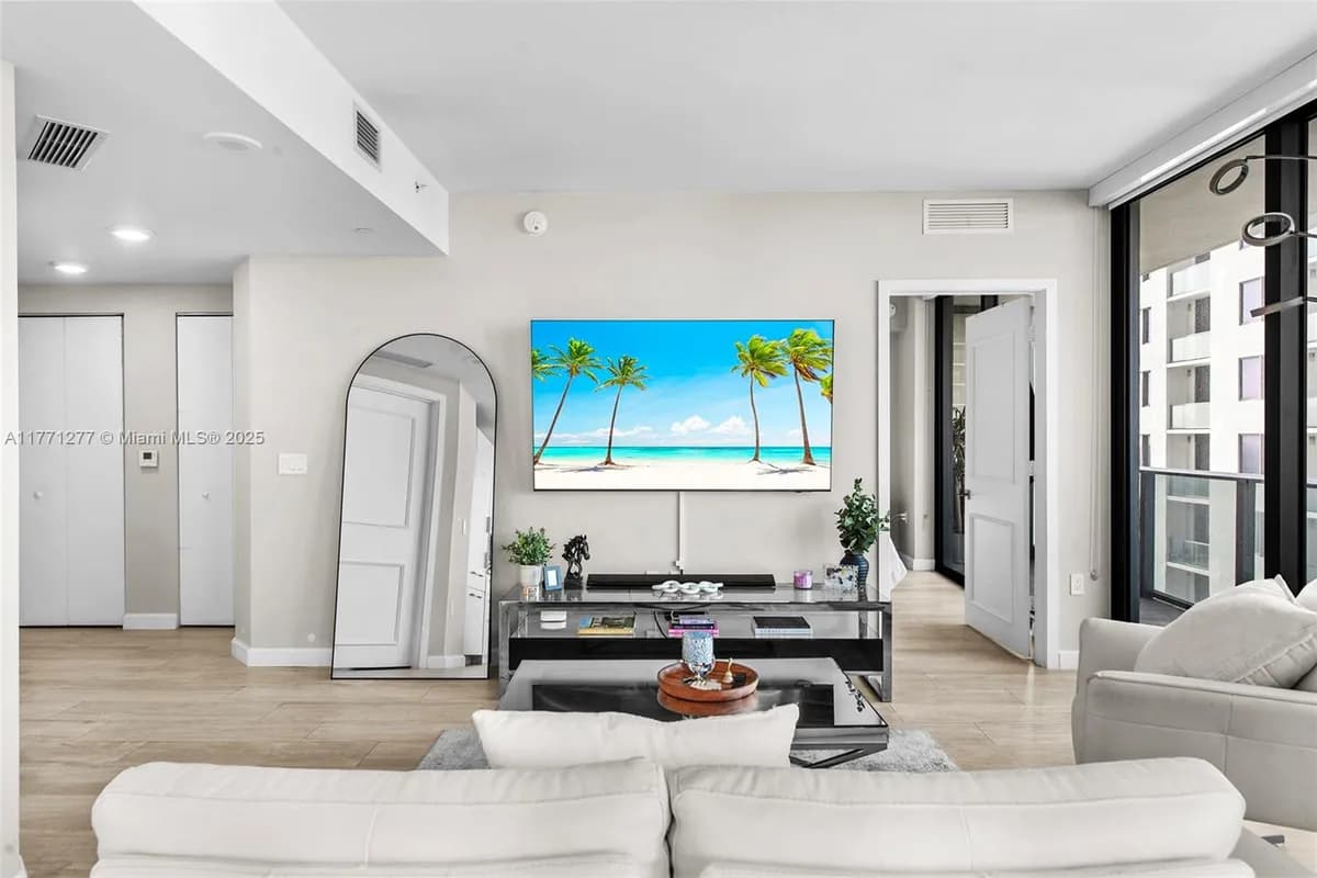 55 SW 9th St # 3601, Miami FL 33130