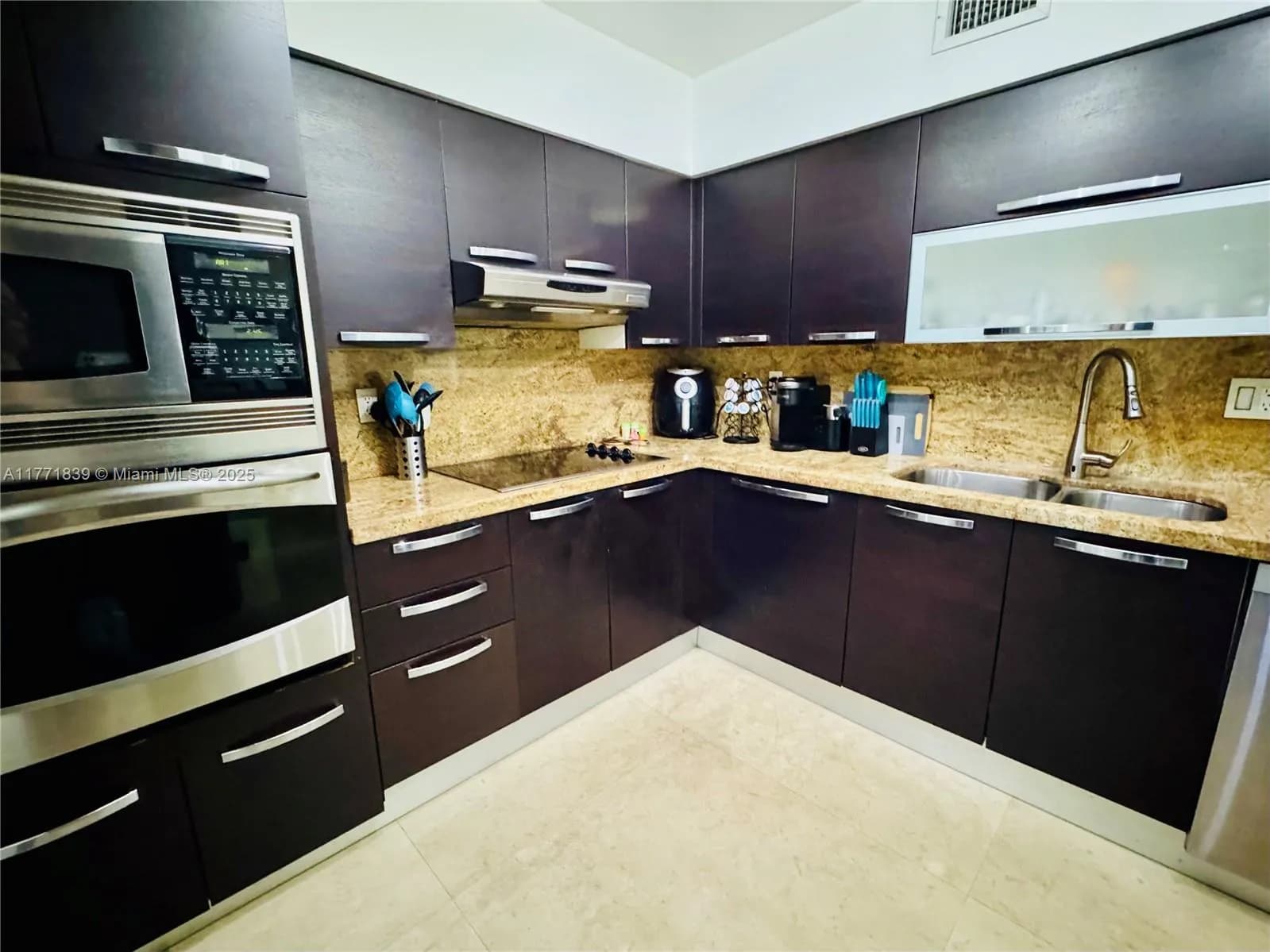 3600 Mystic Pointe Dr # 1210, Aventura FL 33180