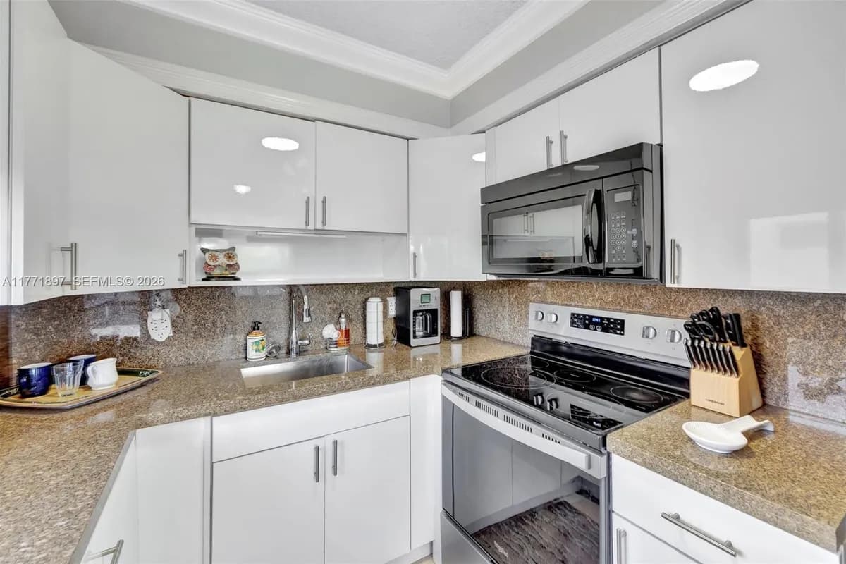 1012 SW 11th St # 20N, Hallandale Beach FL 33009