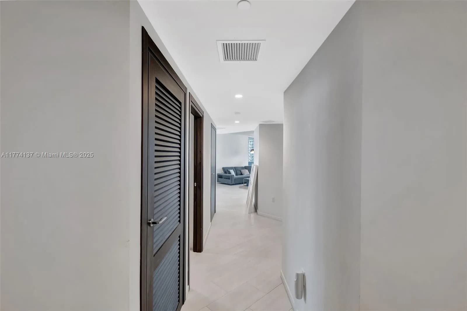 1000 Brickell Plz # 2812, Miami FL 33131