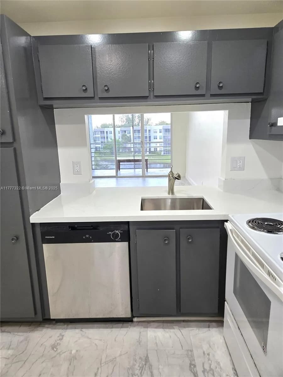 9311 Orange Grove Dr # 406, Davie FL 33324