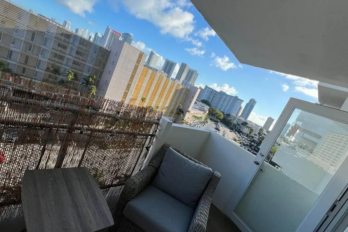 401 Golden Isles Dr # 716, Hallandale Beach FL 33009