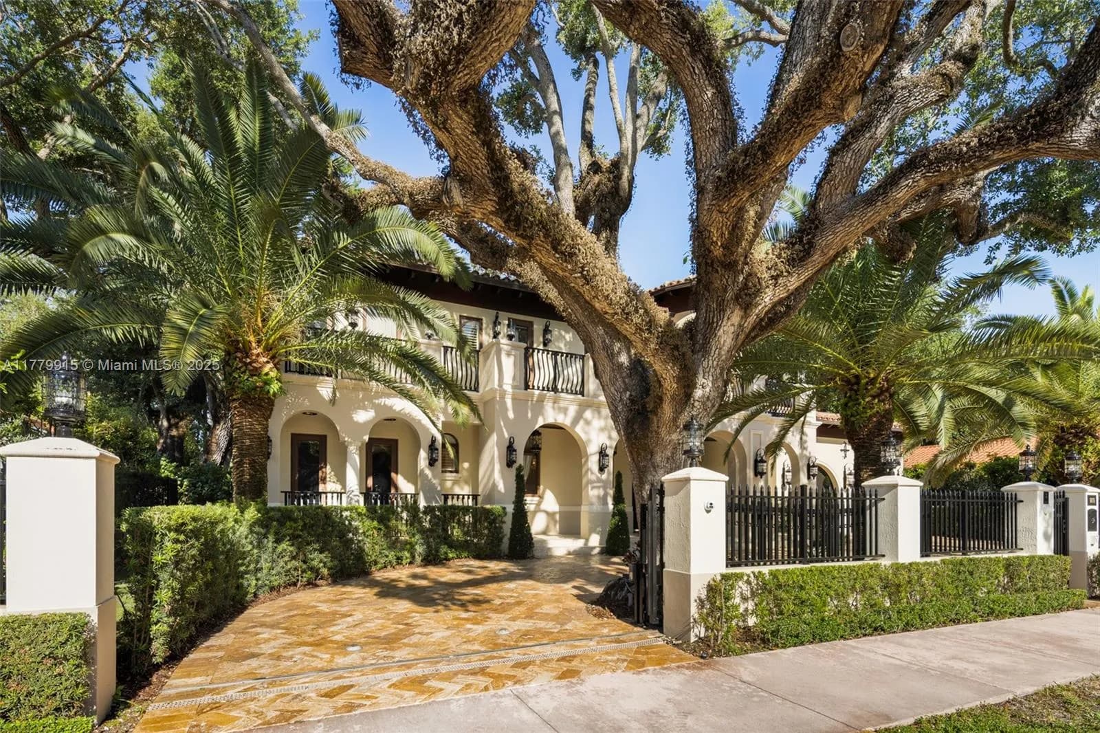 6016 Leonardo St, Coral Gables FL 33146