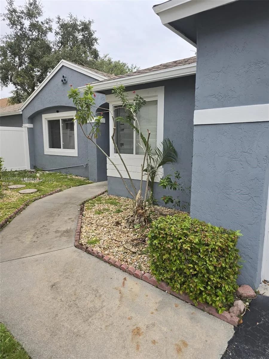 11751 NW 12th St, Pembroke Pines FL 33026