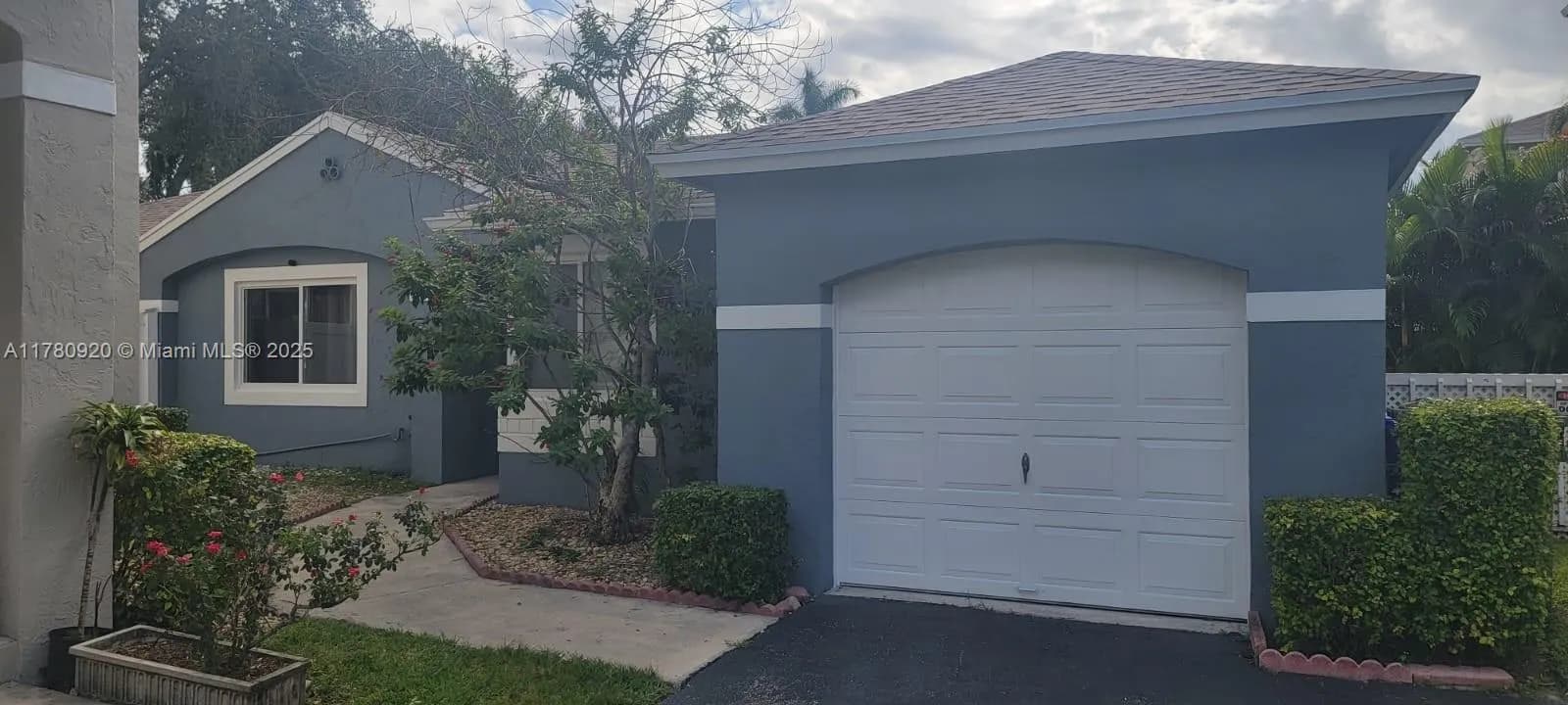 11751 NW 12th St, Pembroke Pines FL 33026