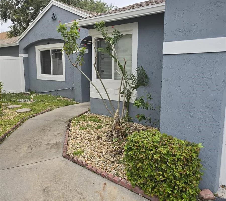 11751 NW 12th St, Pembroke Pines FL 33026