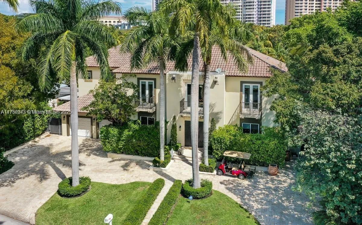 31 Island Dr, Key Biscayne FL 33149