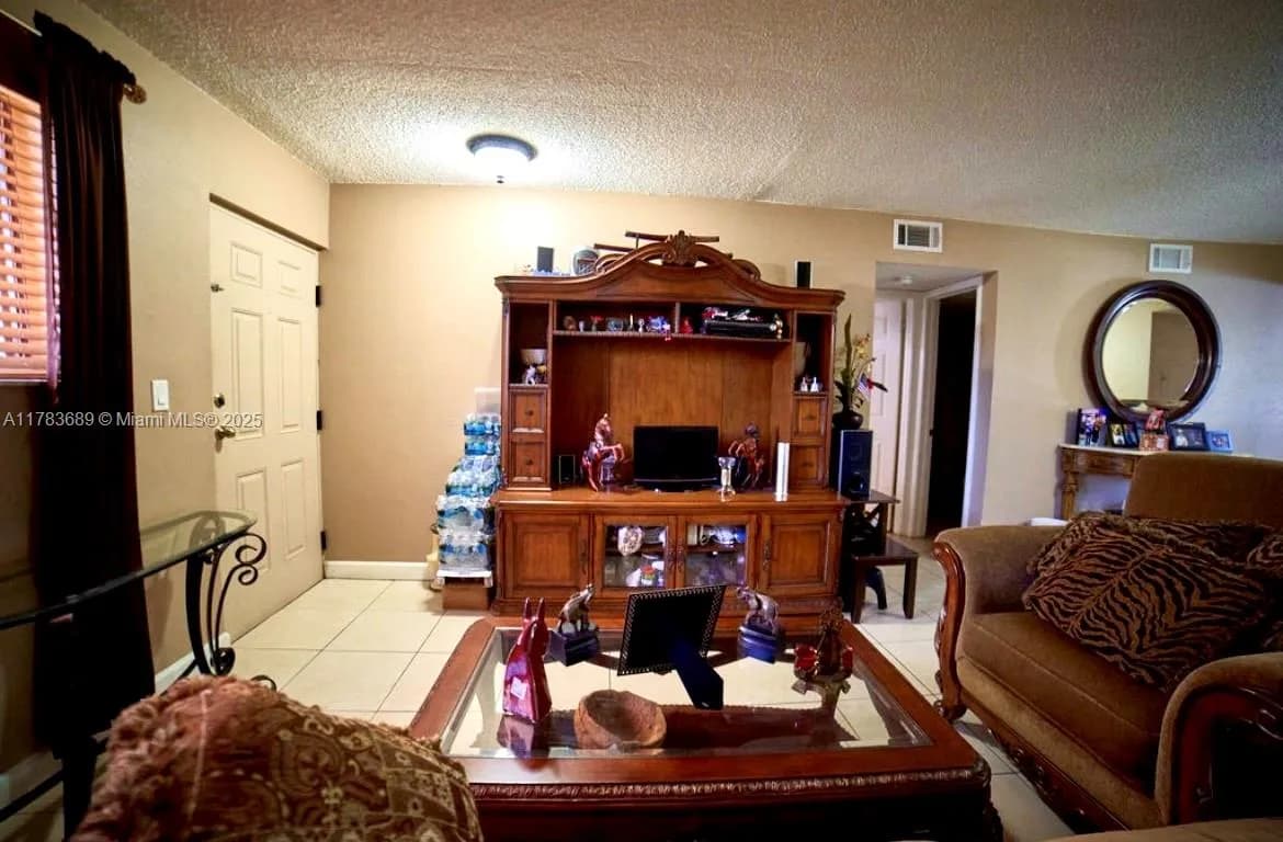 1380 W 41st St # 102, Hialeah FL 33012