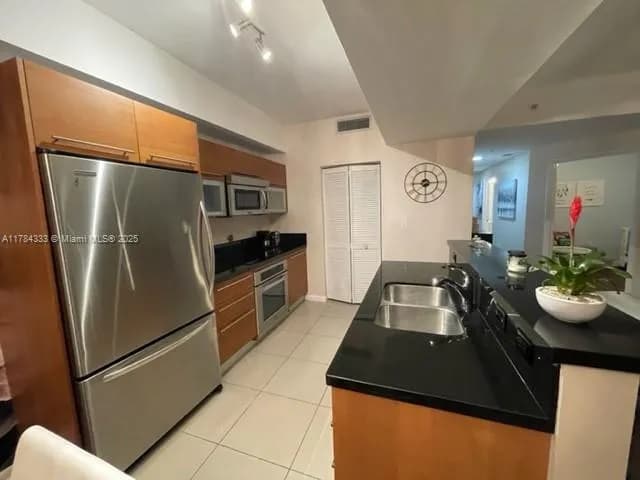 253 NE 2nd St # 1008, Miami FL 33132