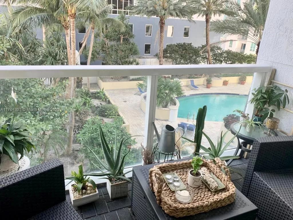 253 NE 2nd St # 1008, Miami FL 33132