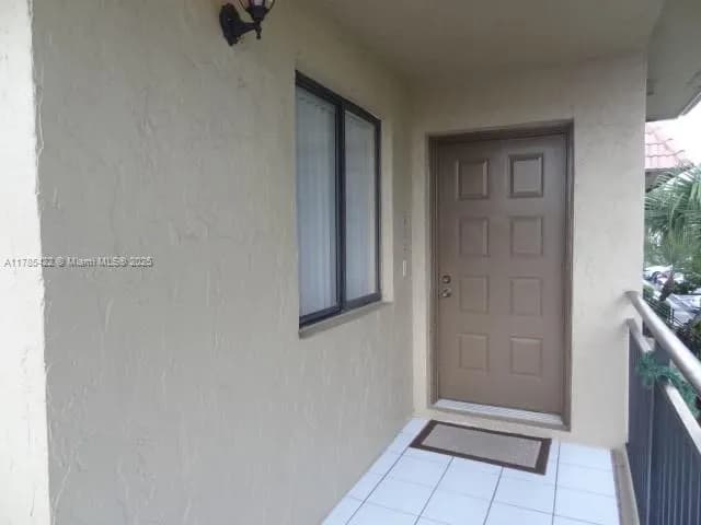 342 Lakeview Dr # 105, Weston FL 33326