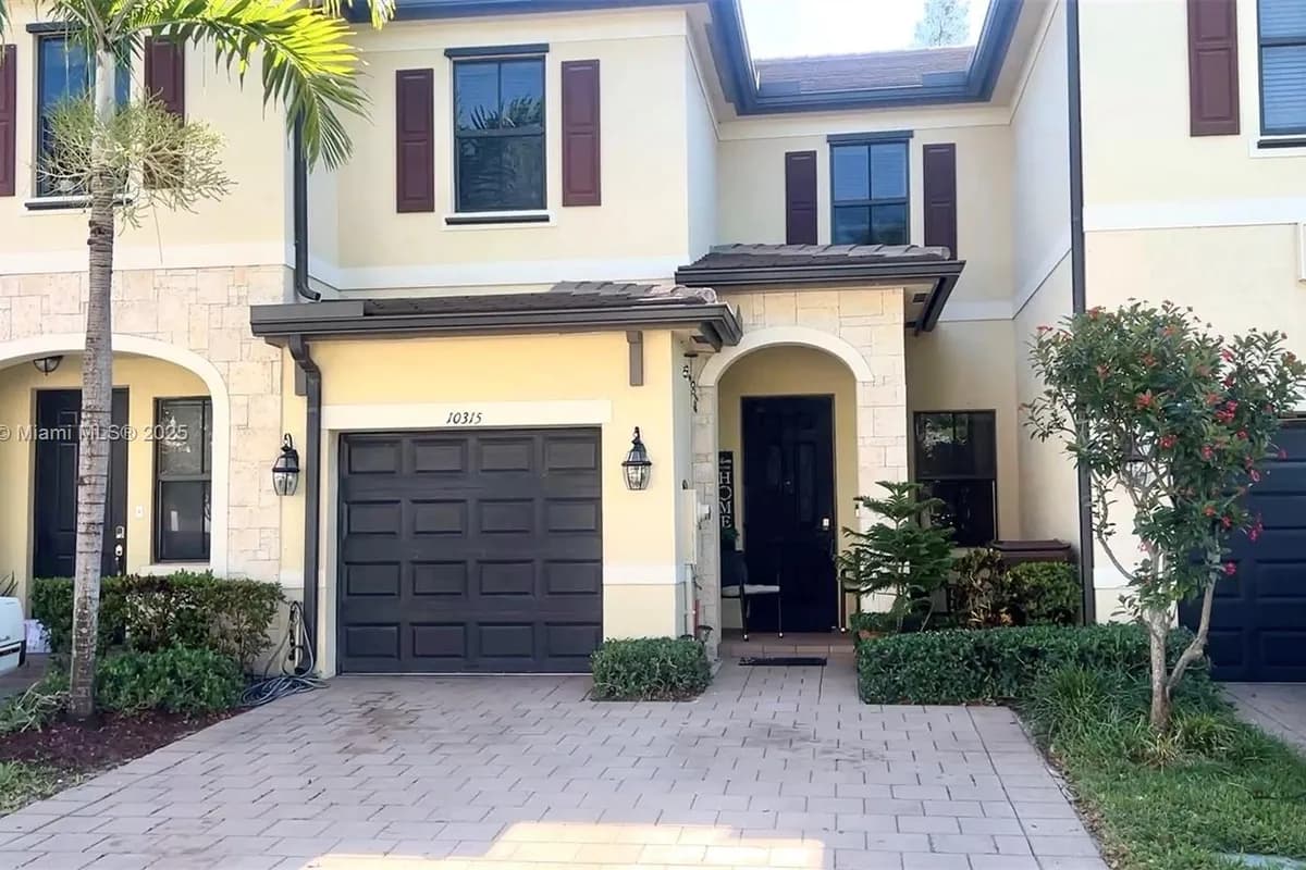 10315 W 32nd Ln, Hialeah FL 33018