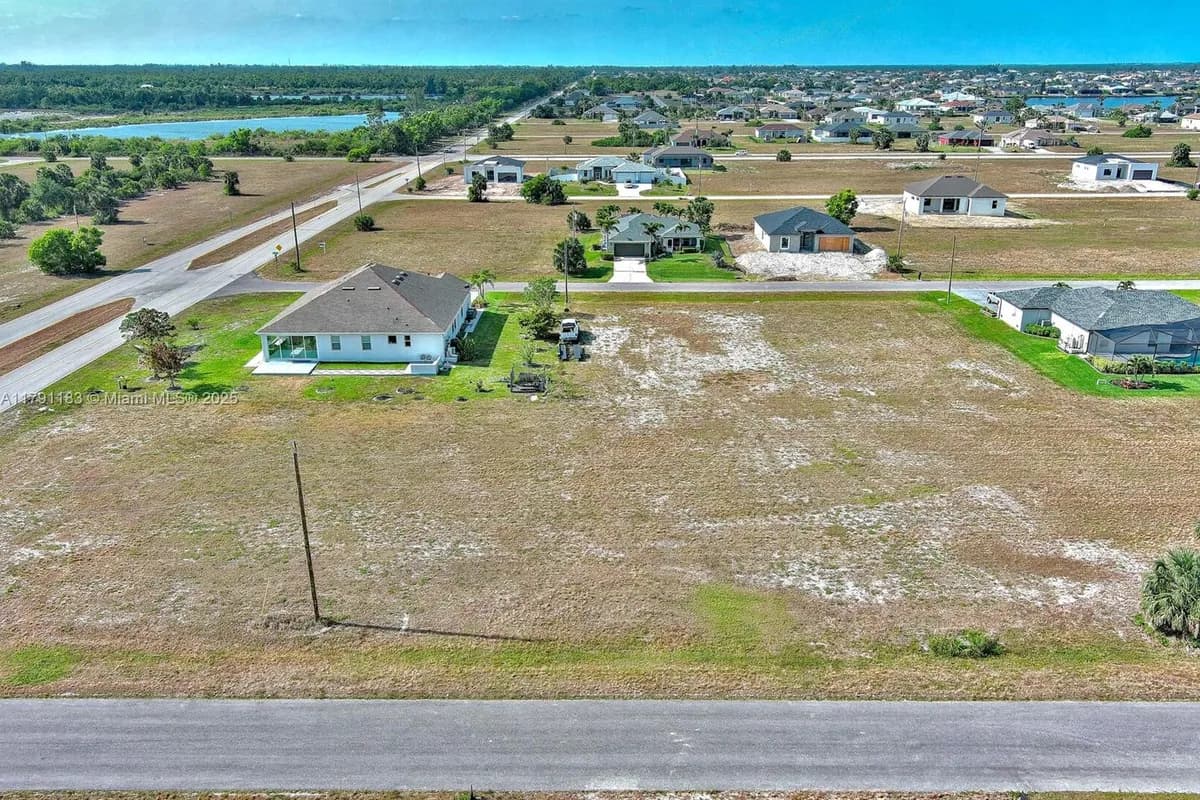 4008 NW 38th Ln, Cape Coral FL 33993