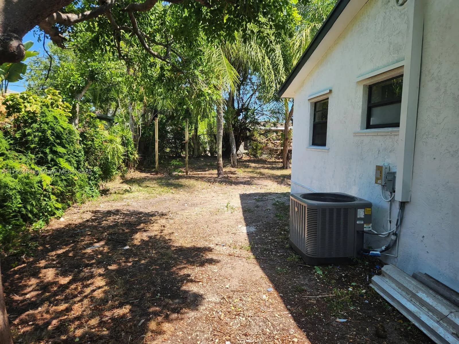 9340 Martinique Dr, Cutler Bay FL 33189