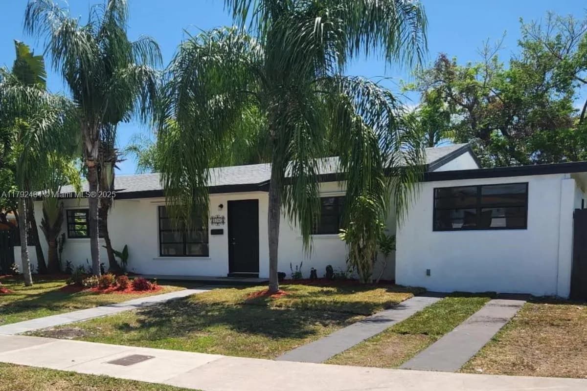 9340 Martinique Dr, Cutler Bay FL 33189