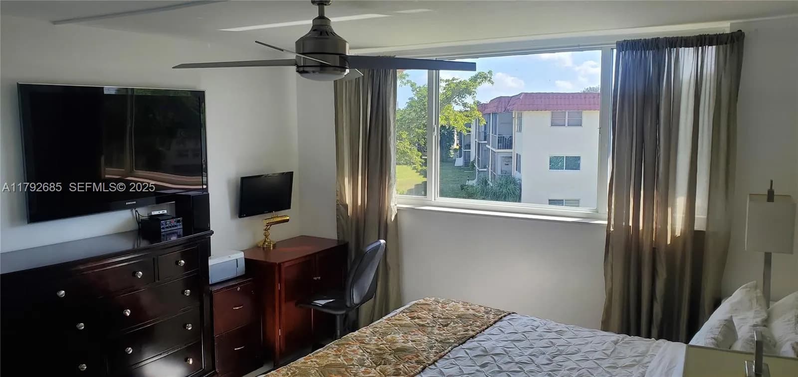 9720 S Hollybrook Lake Dr, Pembroke Pines FL 33025