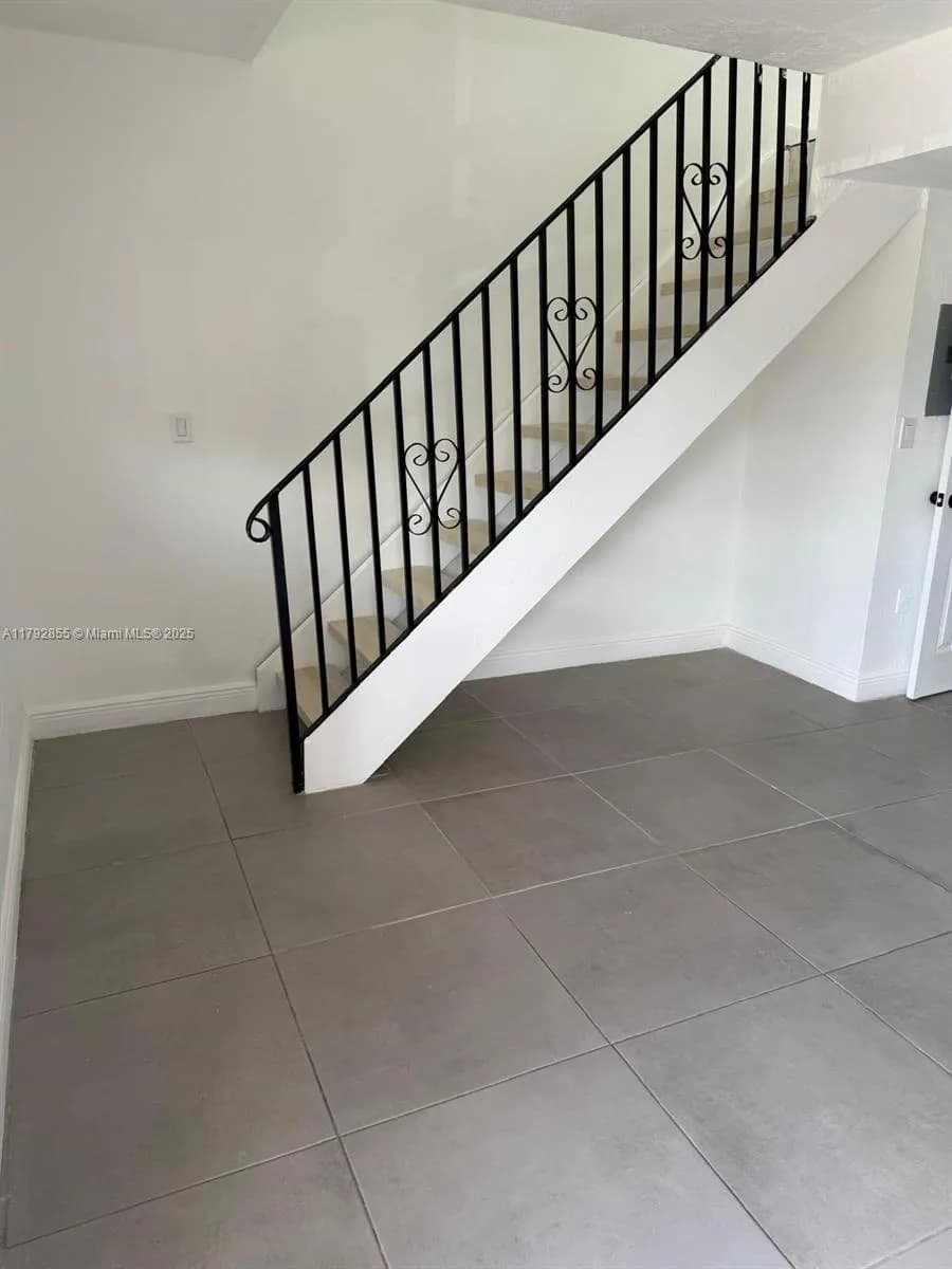 2291 W 53rd Pl # 2291, Hialeah FL 33016